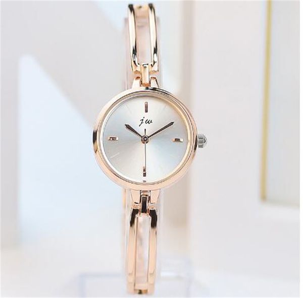 2023 simple circular small plate student women cross-border small and delicate small fresh alloy bracelet watch, Slivery;golden
2023 simple circular small plate student women cross-border small and delicate small fresh alloy bracelet watch, Slivery;golden