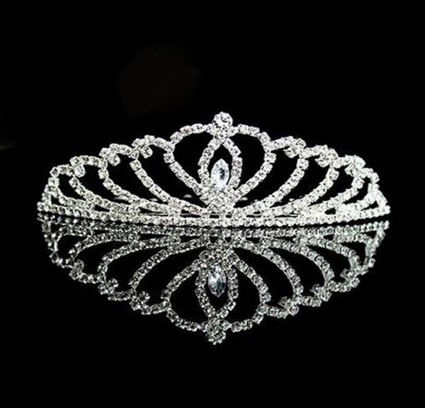 beautiful rhinestone crystal hair comb for women or girls wedding party gift silver decorative head tiara or hair pin accessor1975454
beautiful rhinestone crystal hair comb for women or girls wedding party gift silver decorative head tiara or hair pin accessor1975454