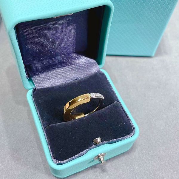 7a luxury half diamond lock head love ring fashion designer women's wedding ring european and american popular jewelry box, Slivery;golden 
7a luxury half diamond lock head love ring fashion designer women's wedding ring european and american popular jewelry box, Slivery;golden