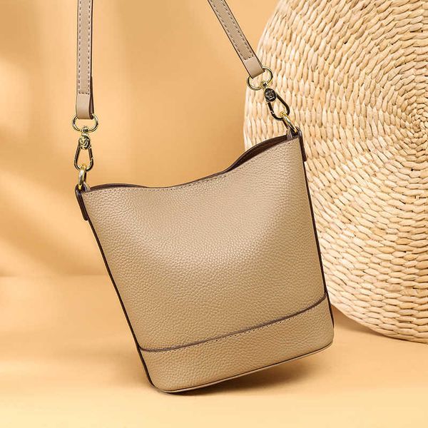 layer cowhide bucket bag for women's new high capacity leather crossbody bag with niche design shoulder bag
layer cowhide bucket bag for women's new high capacity leather crossbody bag with niche design shoulder bag