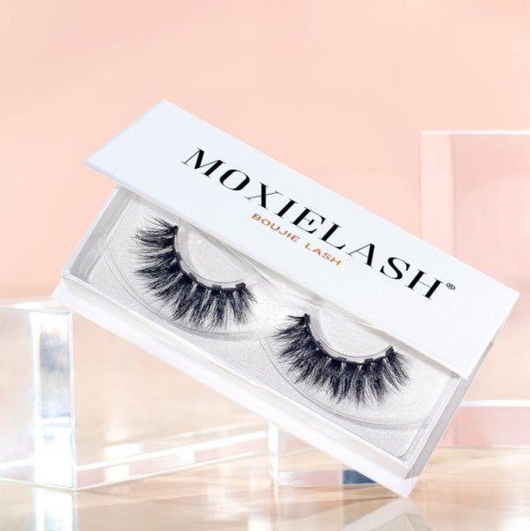 empty white custom eyelash packaging box with holographic logo made by professional factory 6810581
empty white custom eyelash packaging box with holographic logo made by professional factory 6810581