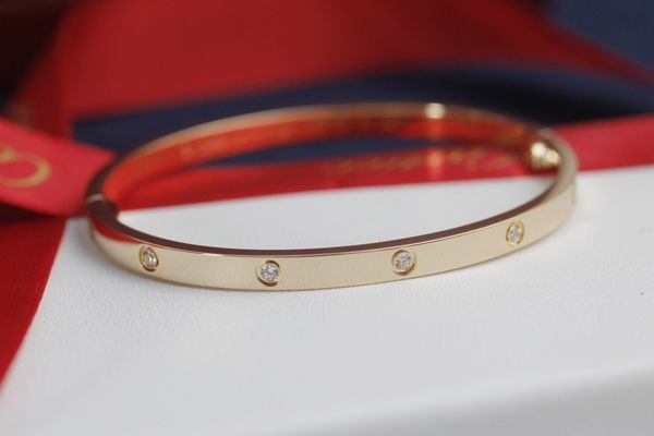 18k gold plated love cuff bangle set luxury brand bangles men classic fashion love screw bracelet for women&girls wedding mother' day j, Black
18k gold plated love cuff bangle set luxury brand bangles men classic fashion love screw bracelet for women&girls wedding mother' day j, Black