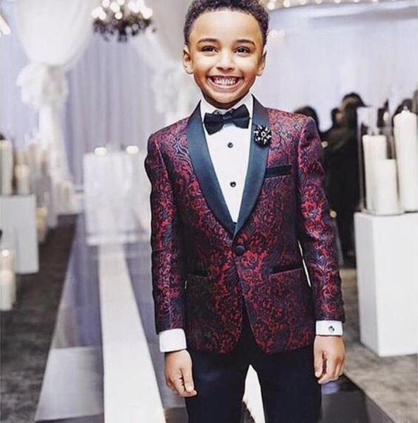 boys handsome formal wear 2 pieces burgundy floral pattern kids formal wear black lapel with black pants9993188
boys handsome formal wear 2 pieces burgundy floral pattern kids formal wear black lapel with black pants9993188
