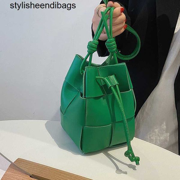 totes fashion weaving bucket for women 2022 designer crossbody shoulder soft pu leather ladies sling bags stylisheendibags
totes fashion weaving bucket for women 2022 designer crossbody shoulder soft pu leather ladies sling bags stylisheendibags