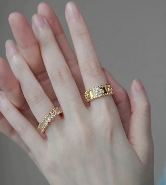 100% silver perlees ring four-leaf clover kaleidoscope three-color ring 18k rose gold diamond official logo cleef clover lucky signature rin, Golden;silver
100% silver perlees ring four-leaf clover kaleidoscope three-color ring 18k rose gold diamond official logo cleef clover lucky signature rin, Golden;silver