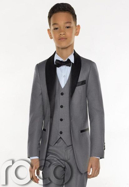 2018 new design grey boys tuxedo three pieces boys dinner suits boys formal suits tuxedo for kids tuxedojacketpantvestti6214477, Black;gray
2018 new design grey boys tuxedo three pieces boys dinner suits boys formal suits tuxedo for kids tuxedojacketpantvestti6214477, Black;gray