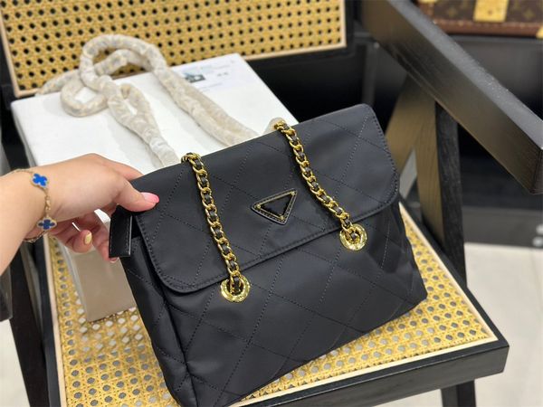 new fashion designer shoulder bag re-nylon totes large chain shoulder bags shopping bags waterproofs handbags cross body
new fashion designer shoulder bag re-nylon totes large chain shoulder bags shopping bags waterproofs handbags cross body
