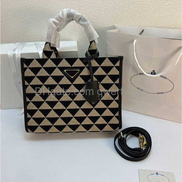 totes luxury bag tote bag shopping bag 3 sizes designer shoulder bag fashion men's women's purse internet celebrity the same model
totes luxury bag tote bag shopping bag 3 sizes designer shoulder bag fashion men's women's purse internet celebrity the same model