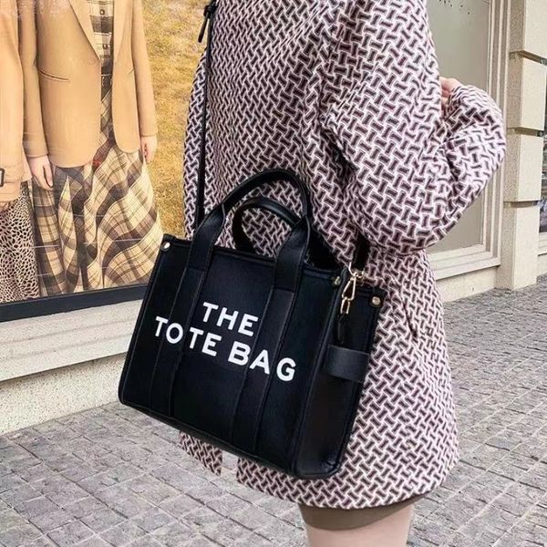shopping bags fashion retro handbag designer large capacity chic women's bag 2023 allmatch single shoulder messenger tote 230628
shopping bags fashion retro handbag designer large capacity chic women's bag 2023 allmatch single shoulder messenger tote 230628