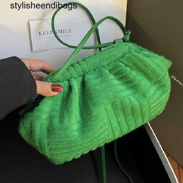 totes luxury women fashion towel embossed handbag clutch large capacity striped versatile one-shoulder messenger bag stylisheendibags
totes luxury women fashion towel embossed handbag clutch large capacity striped versatile one-shoulder messenger bag stylisheendibags