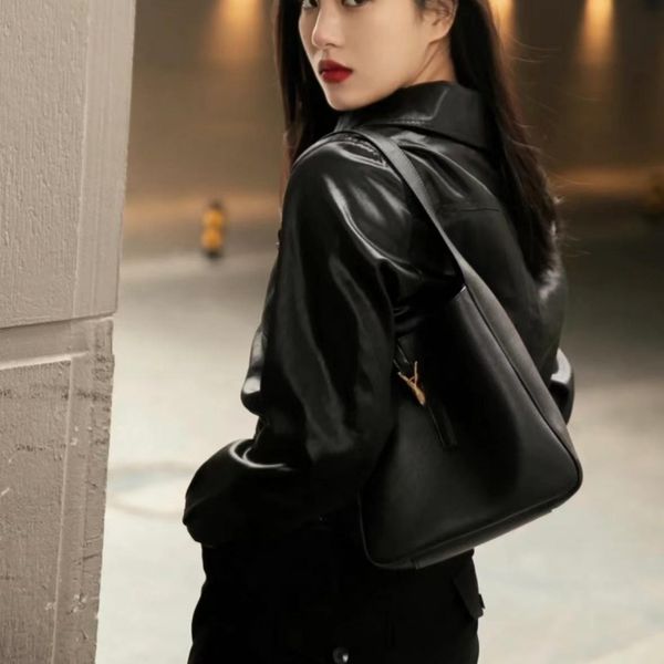 adjustable shoulder strap bag beach bag shoulder bag famous syl fashion bag designer shoulder bag classic black underarm bag brand handbag s
adjustable shoulder strap bag beach bag shoulder bag famous syl fashion bag designer shoulder bag classic black underarm bag brand handbag s