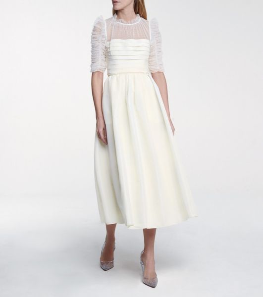 auth s-elf portrait small stand neck, medium sleeved off white dress, long skirt, small belt for delivery, Black;gray
auth s-elf portrait small stand neck, medium sleeved off white dress, long skirt, small belt for delivery, Black;gray