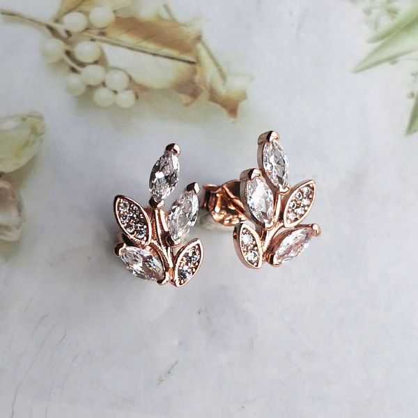 new diamond olive leaf earrings climber heart-shaped silver earrings classic designer jewelry charms letter love earring for women man gold, Golden;silver
new diamond olive leaf earrings climber heart-shaped silver earrings classic designer jewelry charms letter love earring for women man gold, Golden;silver