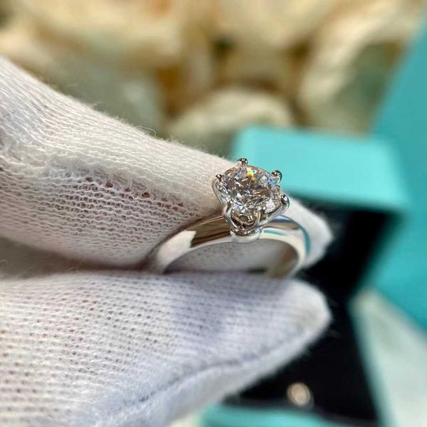 trendy six prong diamond ring for women 925 sterling silver moissanite 50 points 1 claw tiffay super flash wedding classic white gold d colo, Golden;silver
trendy six prong diamond ring for women 925 sterling silver moissanite 50 points 1 claw tiffay super flash wedding classic white gold d colo, Golden;silver