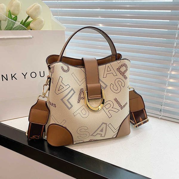 women's diagonal straddle bag fashion temperament letter printing handbag pu texture bucket bag
women's diagonal straddle bag fashion temperament letter printing handbag pu texture bucket bag