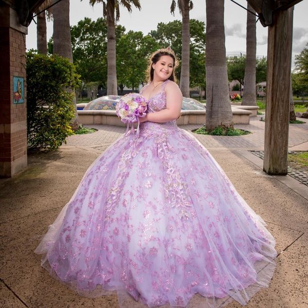 lilac shiny tulle long puff sleeves ball gown flower applique lace quinceanera dresses sheer formal princess vestidos de 15 anos, Blue;red
lilac shiny tulle long puff sleeves ball gown flower applique lace quinceanera dresses sheer formal princess vestidos de 15 anos, Blue;red