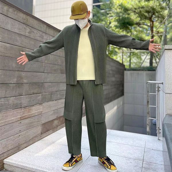men's pants homme plisse spring and autumn fashion trend solid casual pants pleated black army green cargo men's trousers 230628
men's pants homme plisse spring and autumn fashion trend solid casual pants pleated black army green cargo men's trousers 230628