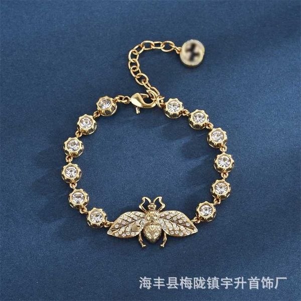 2023 gujia/light luxury edition small and slim classic bee set diamond bracelet/super quality, Black
2023 gujia/light luxury edition small and slim classic bee set diamond bracelet/super quality, Black