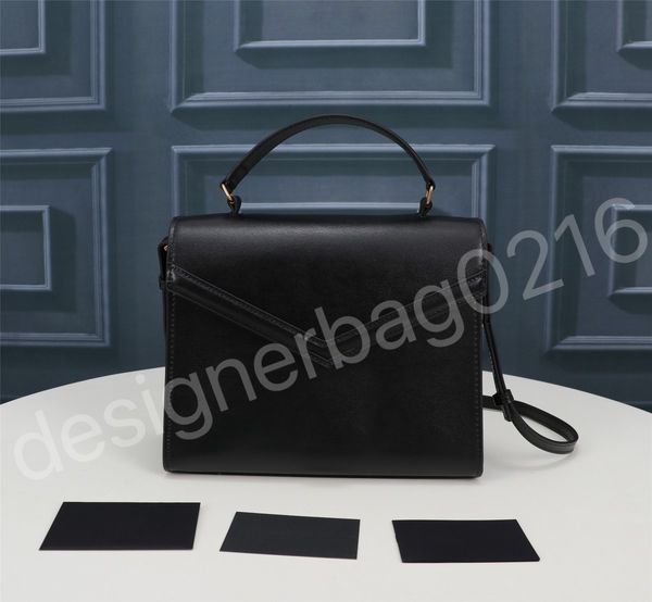 luxury gold buckle famous designer handbag, shoulder bag, classic letter embossed messenger bag.
luxury gold buckle famous designer handbag, shoulder bag, classic letter embossed messenger bag.
