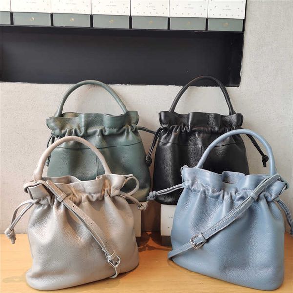 leather bucket bag new women's bag leather classic fold fashion casual portable solid color women's bag
leather bucket bag new women's bag leather classic fold fashion casual portable solid color women's bag