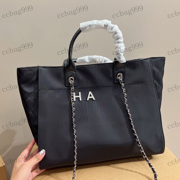 designer womens beach bag large capacity shopping bag tarpaulin fabric hardware metal buckle leather handle tote matelasse chain crossbody b
designer womens beach bag large capacity shopping bag tarpaulin fabric hardware metal buckle leather handle tote matelasse chain crossbody b