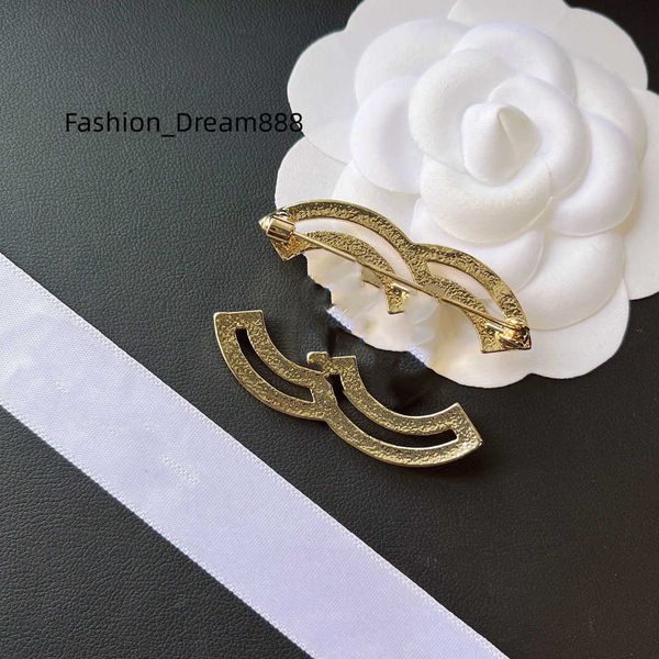 luxury designer women men brand letter hollow brooches stainless 18k gold plated steel seal jewelry brooch pin marry party gift accessorie d, Gray
luxury designer women men brand letter hollow brooches stainless 18k gold plated steel seal jewelry brooch pin marry party gift accessorie d, Gray