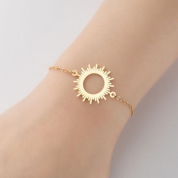 fashionable geometric round pendant bracelet women's small fresh forest creative sunflower bracelet temperament light luxury handicraft, Black
fashionable geometric round pendant bracelet women's small fresh forest creative sunflower bracelet temperament light luxury handicraft, Black
