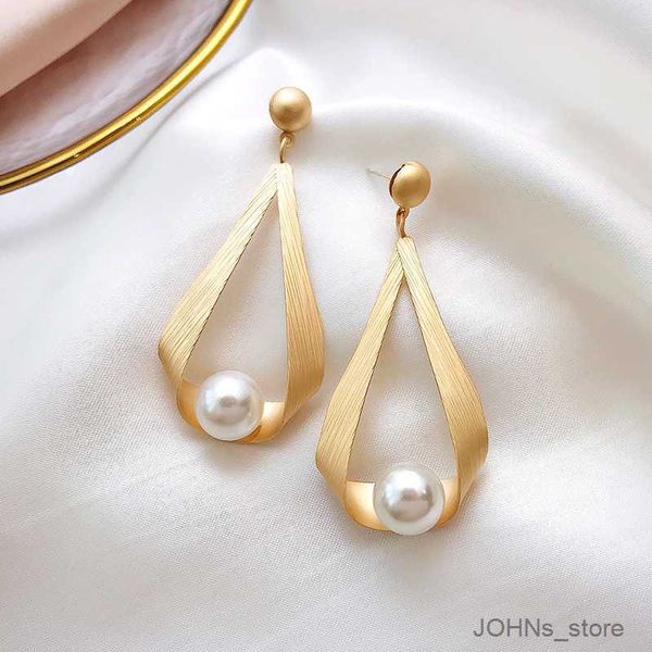 stud big pearl earrings for women geometric gold round drop dangle earring statement jewelry r230630, Golden;silver
stud big pearl earrings for women geometric gold round drop dangle earring statement jewelry r230630, Golden;silver