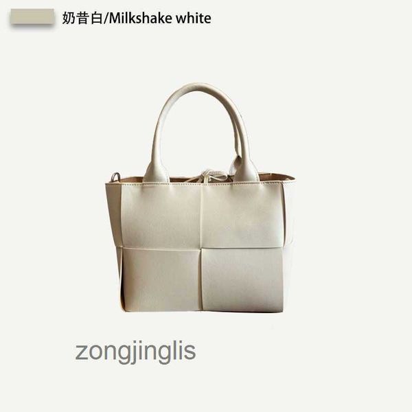2023 womven classic lady's designer bag tote bottegas woven venetas leather arco large bags women's summer single fashion shoulder
2023 womven classic lady's designer bag tote bottegas woven venetas leather arco large bags women's summer single fashion shoulder
