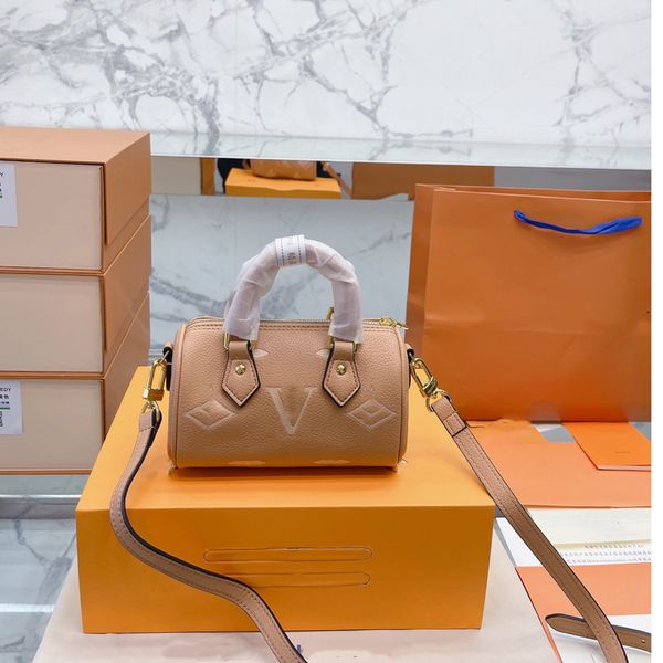 luxury designer women's pillow bag custom brand handbag women's leather messenger bag
luxury designer women's pillow bag custom brand handbag women's leather messenger bag
