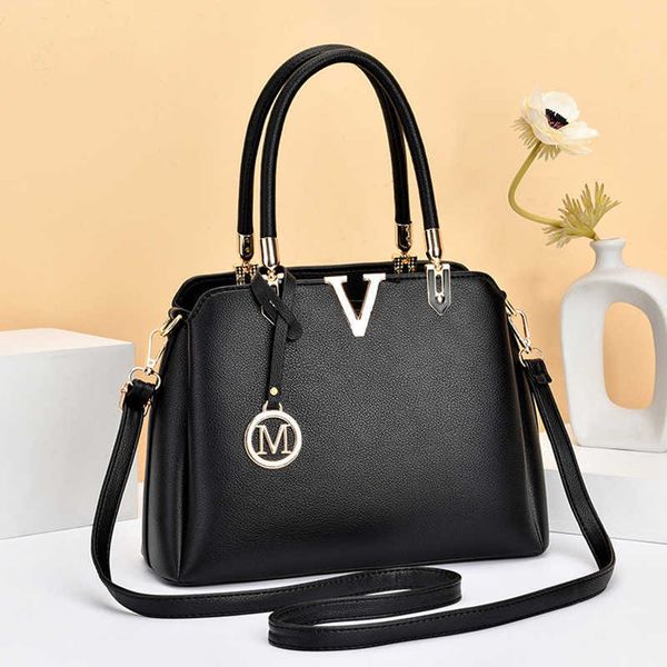 bag women's bag winter large capacity mom's handbag temperament shoulder bag crossbody bag fashion versatile
bag women's bag winter large capacity mom's handbag temperament shoulder bag crossbody bag fashion versatile