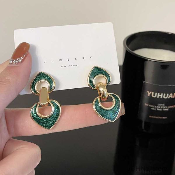 stud vintage green drop glaze heart stud earrings for women elegant hollow exquisite dangle earrings wedding party jewelry r230630, Golden;silver
stud vintage green drop glaze heart stud earrings for women elegant hollow exquisite dangle earrings wedding party jewelry r230630, Golden;silver