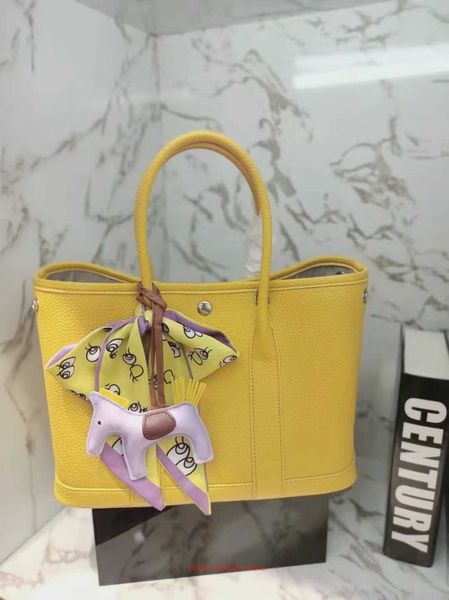 original h home tote bags wholesale 2023 new one shoulder crossbody tote bag leisure garden handheld commuter womens big shopping bridal w h
original h home tote bags wholesale 2023 new one shoulder crossbody tote bag leisure garden handheld commuter womens big shopping bridal w h
