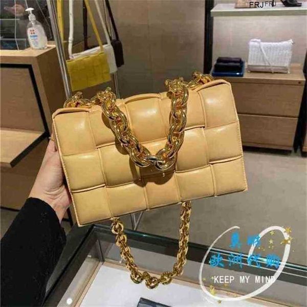 bottegas bags venetas cassettes pillow luxury italy bag woven thick chain messenger y3vb have logo frj vdcm
bottegas bags venetas cassettes pillow luxury italy bag woven thick chain messenger y3vb have logo frj vdcm