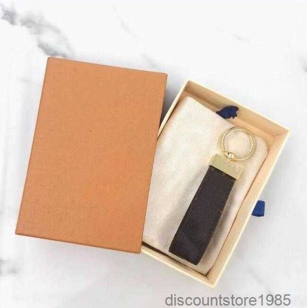 2023 designer keychains buckle lovers car handmade leather keychains men and women bag pendant fashion accessories, Silver
2023 designer keychains buckle lovers car handmade leather keychains men and women bag pendant fashion accessories, Silver