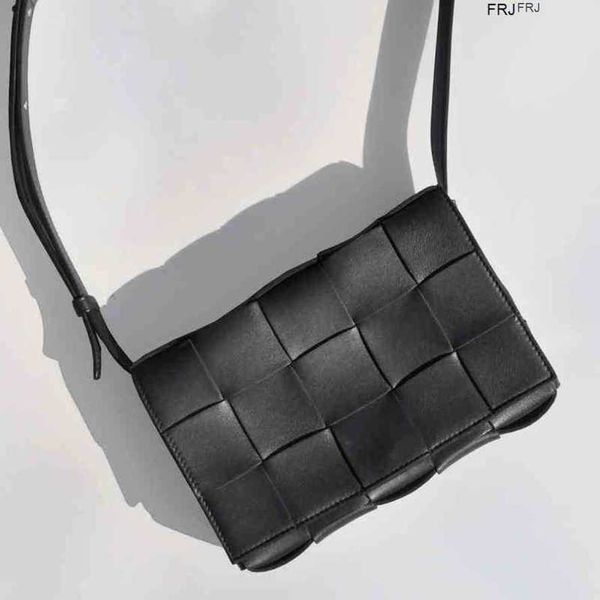 bottegas bags venetas cassettes handbags leather all sheepskin woven mens bag single shoulder large lattice leisure messenger small have log