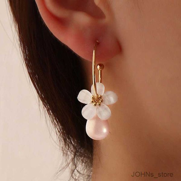 stud fashion elegant white flower water drop pearl earrings for women personality geometric stud earrings female wedding jewelry r230630, Golden;silver
stud fashion elegant white flower water drop pearl earrings for women personality geometric stud earrings female wedding jewelry r230630, Golden;silver
