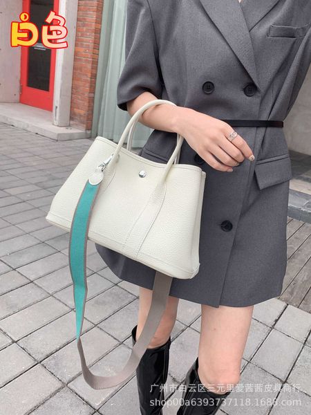 original designer bags h home women's new leather bag one shoulder diagonal simple garden handheld shopping bucket tnu9
original designer bags h home women's new leather bag one shoulder diagonal simple garden handheld shopping bucket tnu9