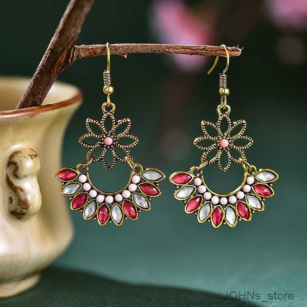 stud vintage ethnic hollow flower fan shaped drop earrings for women resin beads antique gold dangle earring jewelry r230630, Golden;silver
stud vintage ethnic hollow flower fan shaped drop earrings for women resin beads antique gold dangle earring jewelry r230630, Golden;silver