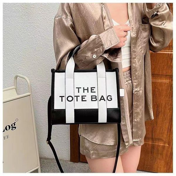the tote bag women luxury designer bags practical large capacity plain handbags coin purse square wallets purse crossbody casual 26*21
the tote bag women luxury designer bags practical large capacity plain handbags coin purse square wallets purse crossbody casual 26*21