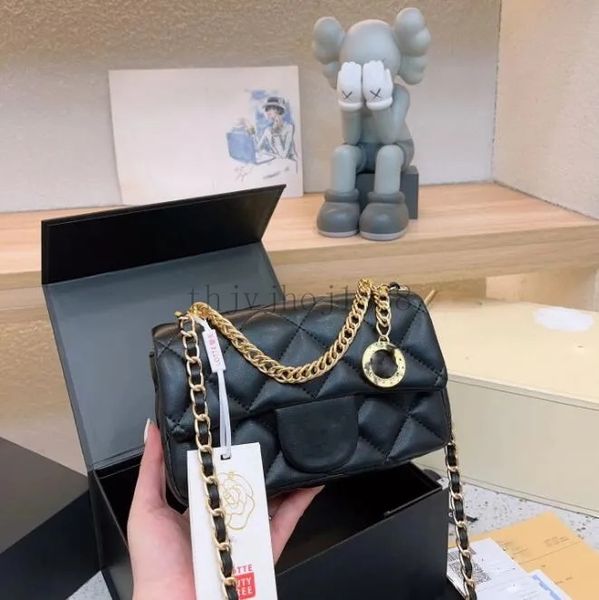 designer women's handbag gold handbag shoulder bag chain leather messenger bag double chain design size 21*13cm fashion shoulder bags
designer women's handbag gold handbag shoulder bag chain leather messenger bag double chain design size 21*13cm fashion shoulder bags