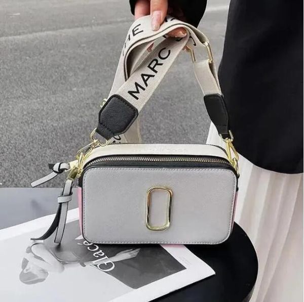 2023 new designer womens shoulder bag letter pink green black color contrast camera bags versatile messenger bags m06011, Red;black
2023 new designer womens shoulder bag letter pink green black color contrast camera bags versatile messenger bags m06011, Red;black