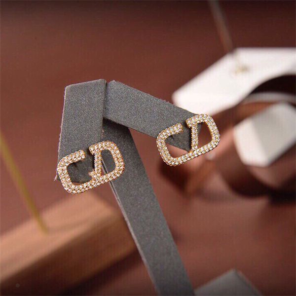 designer earring letter v stud pearl earring women fashion hoop jewelry luxury metal earring jeweler woman gifts ak01, Golden;silver
designer earring letter v stud pearl earring women fashion hoop jewelry luxury metal earring jeweler woman gifts ak01, Golden;silver