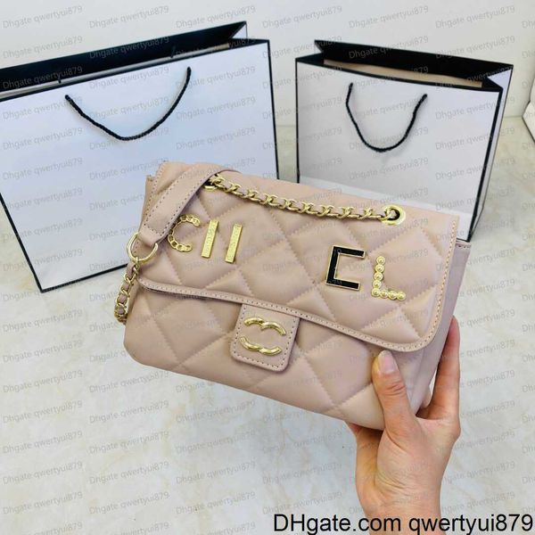 2023 new summer women's fashion diamond check embroidery line small fragrance english letter crossbody bag goldern chain shoulder bag c
2023 new summer women's fashion diamond check embroidery line small fragrance english letter crossbody bag goldern chain shoulder bag c
