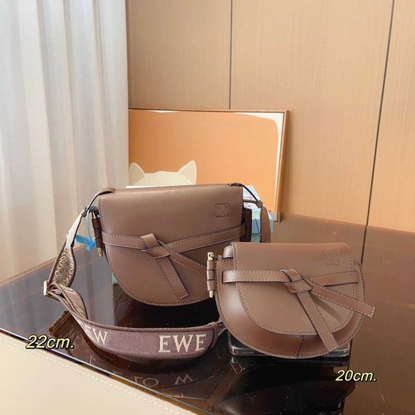 fashion brand saddles bags shoulder handbag lowe cowhide bow clamshell wallet women's classic embroidery wide shoulder strap high capac
fashion brand saddles bags shoulder handbag lowe cowhide bow clamshell wallet women's classic embroidery wide shoulder strap high capac