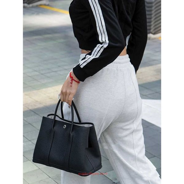 original h home tote bags wholesale garden bag 2023 new genuine leather womens one shoulder crossbody tote cowhide handbag large capacity ha
original h home tote bags wholesale garden bag 2023 new genuine leather womens one shoulder crossbody tote cowhide handbag large capacity ha