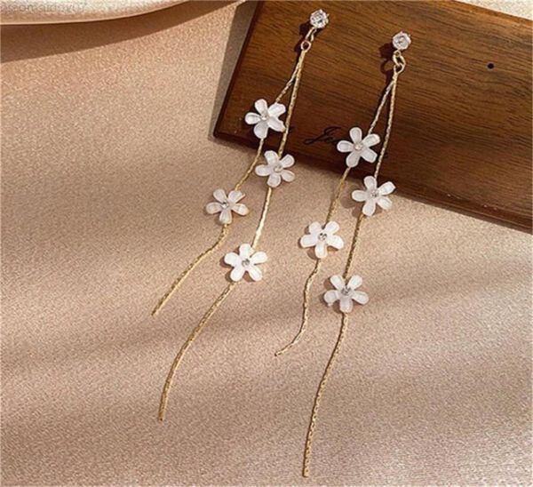 korean fashion daisy flower earrings for women temperament simple long tassel earrings female party wedding jewelry gifts l2208103299726, Silver
korean fashion daisy flower earrings for women temperament simple long tassel earrings female party wedding jewelry gifts l2208103299726, Silver