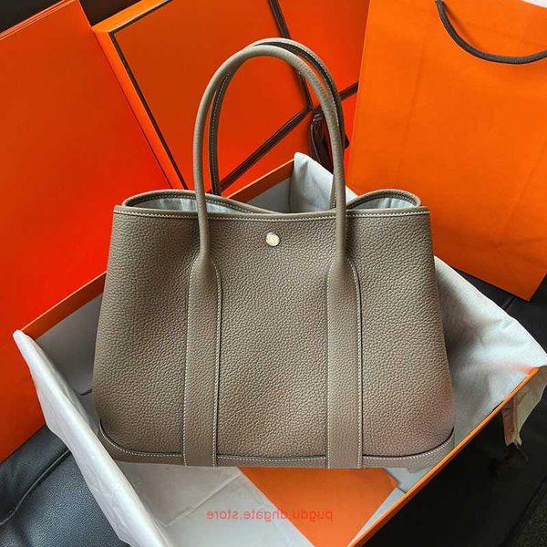 original h home tote bags wholesale 2023 new tote bag large capacity garden leather handbag shopping women's shoulder messenger have re
original h home tote bags wholesale 2023 new tote bag large capacity garden leather handbag shopping women's shoulder messenger have re