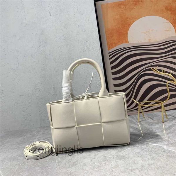 women luxury capacity venetas the tote bag designer tote woven large arco for bags fashion cowhide bottegas single shoulder underar ce9z
women luxury capacity venetas the tote bag designer tote woven large arco for bags fashion cowhide bottegas single shoulder underar ce9z