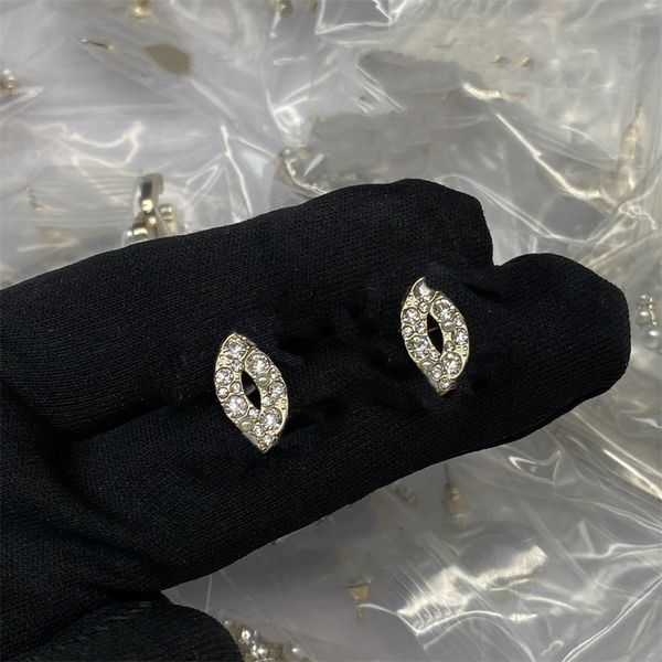 classic earnail channel letter pearl designer earnail jewelry stud fihdj, Golden;silver
classic earnail channel letter pearl designer earnail jewelry stud fihdj, Golden;silver